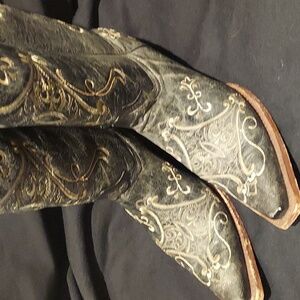 Women's cowgirl boots